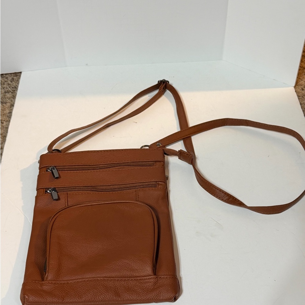 Elegant Tan Leather Crossbody Bag‎